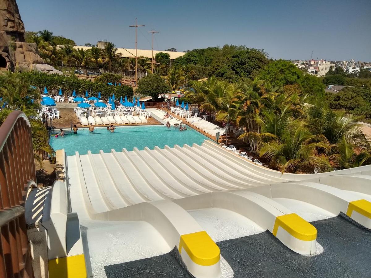 Piazza Com Acesso Ao Clube Diroma Aparthotel Caldas Novas Eksteriør bilde